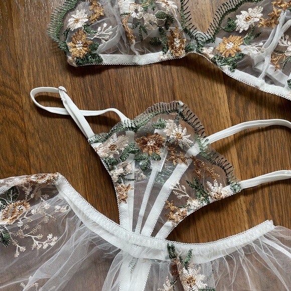 Adorable Fairy Nymph Floral Embroidered Lingerie - Picture 2 of 8